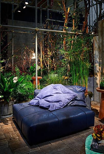 PanamaBoldOpenAir_sofa_02.jpg