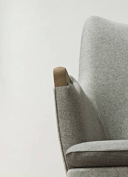 wegner_ch71-oak-soap-dm120-canvas124_detail-2_v2-470.jpg