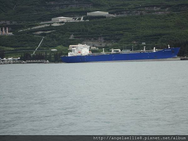 Pipeline oil ship