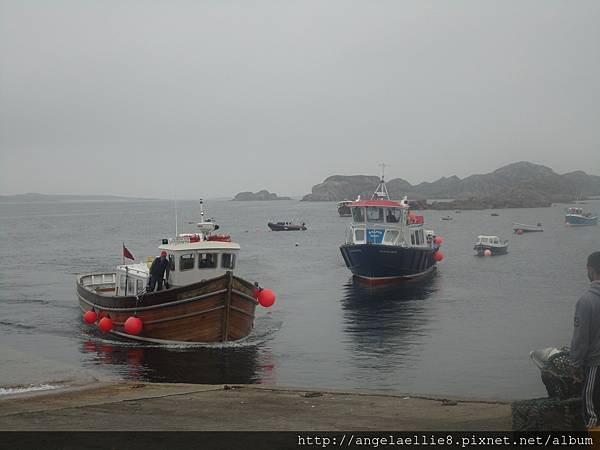 boat to Staffa