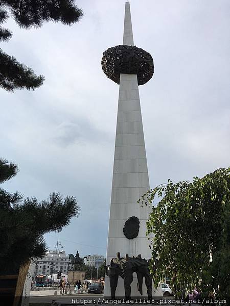 Bucharest Memorial of Rebirth.jpg