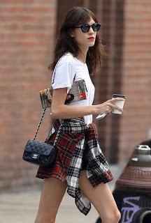 la-modella-mafia-Alexa-Chung-street-style-rocking-Fall-2013-grunge-plaid-trend-with-a-Chanel-bag-1