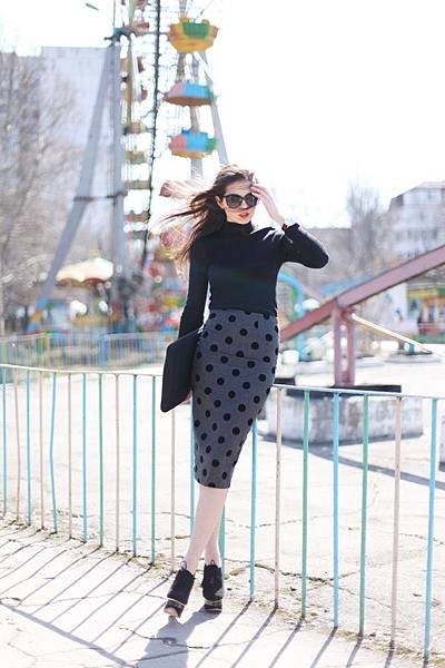 polka-dot-pencil-skirt