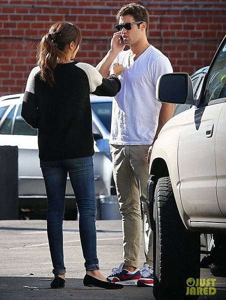 josh-bowman-wearing-nike-air-max-1-01-570x757