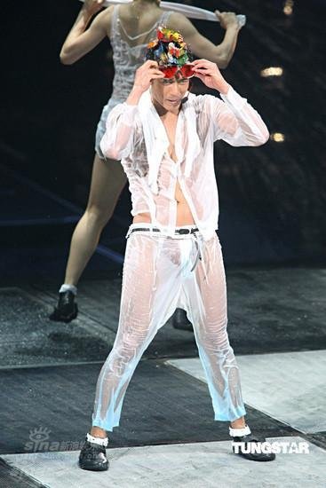 AK concert 3.jpg