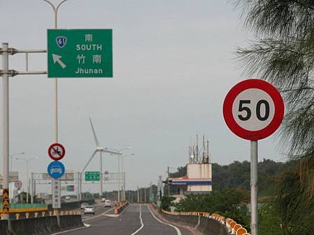 公路景色.JPG