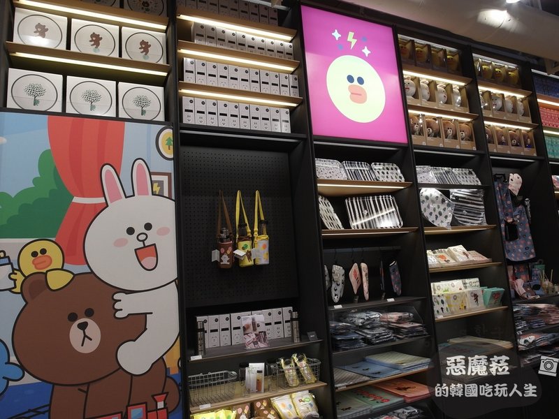 【韓國 新沙洞】LINE Friends Store &amp; Café 旗艦店 (라인프렌즈 플래그십 스토어)