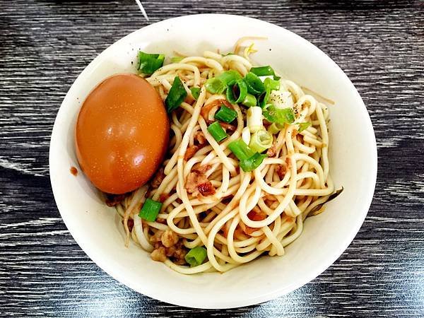 炒麵+滷蛋