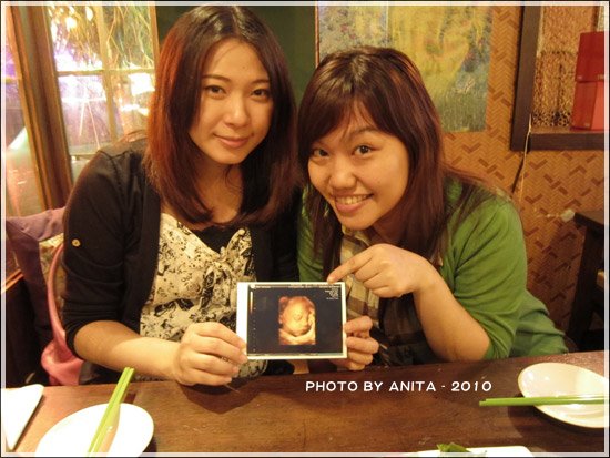 anita100603_2.jpg