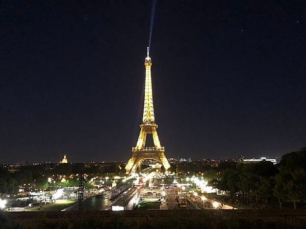 鐵塔夜景.JPG