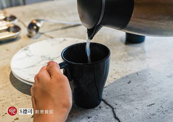 8德司｜4.7顆星好評 創意餐館 一中必吃美食｜克羅德先生