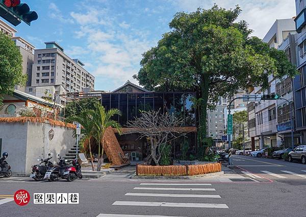 堅果小巷｜網美餐廳 科博館美食 西區美食｜克羅德先生
