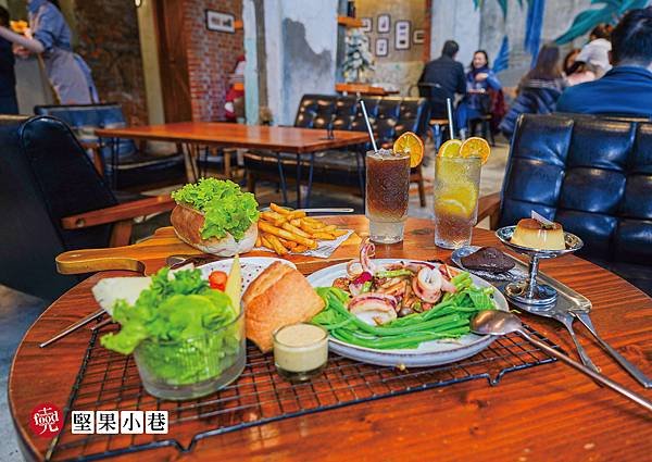 堅果小巷｜網美餐廳 科博館美食 西區美食｜克羅德先生