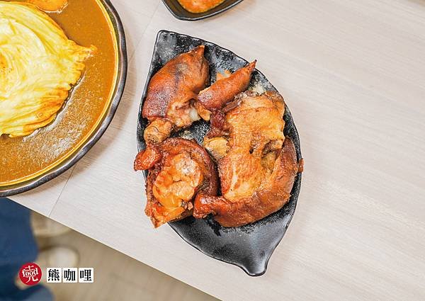 熊咖哩｜西屯4.9星好評 日式美食 寵物友善｜克羅德先生