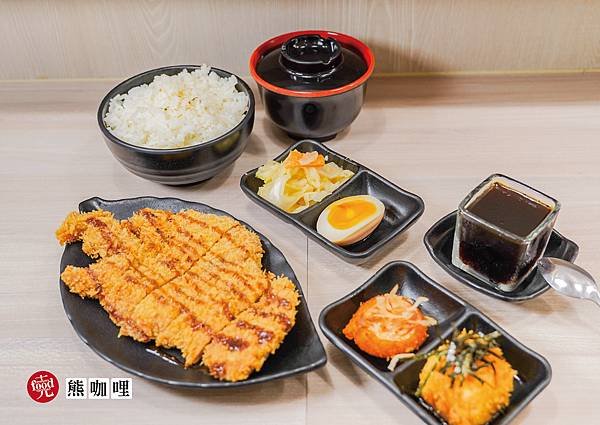 熊咖哩｜西屯4.9星好評 日式美食 寵物友善｜克羅德先生