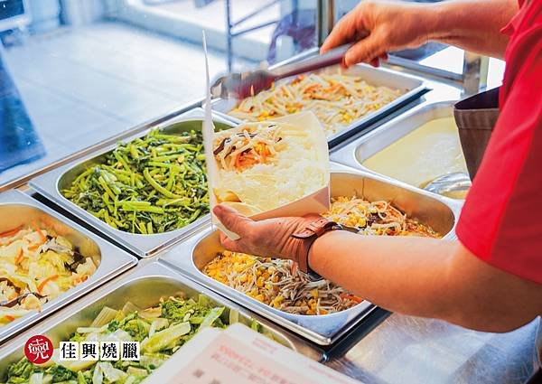 佳興燒臘｜新店報報 彰化市百元燒臘便當｜克羅德先生