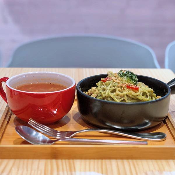 台北內湖 港墘 平價義大利麵 癮客 江南 青醬雞肉 01.JPG