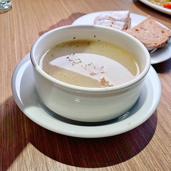 新北 新店 大坪林 美養廚房 義式蔬食 素食 雙人套餐 濃湯 麵包02.JPG