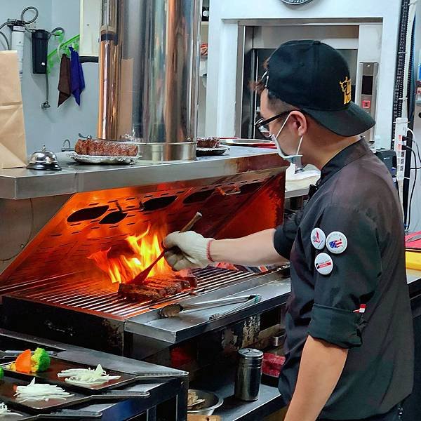 台北 松山區 東興路 很牛炭燒 美國牛肉 濕式熟成 直火便當 安格斯牛排07.JPG