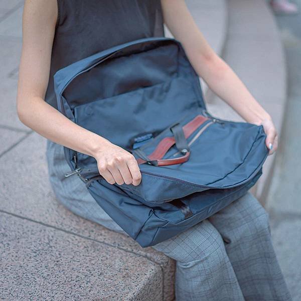穿搭配件 Freestone Briefpack雙面變形包 6.jpg