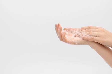 soaping-hands-process_259696-63.jpg