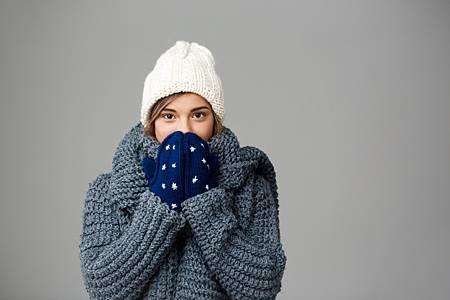 young-beautiful-fair-haired-woman-knited-hat-sweater-mittens-smiling-grey_176420-7679.jpg