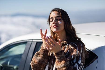 young-woman-applying-sunscreen-her-face-snow-landscape_3179-1175.jpg