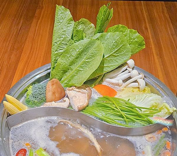 神來一鍋 精緻鴛鴦火鍋 建國店 無限量海鮮、肉肉、火鍋料、飲