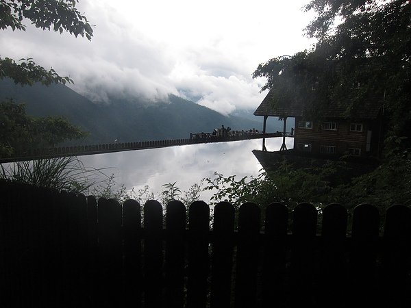 登山口最著名的大水池