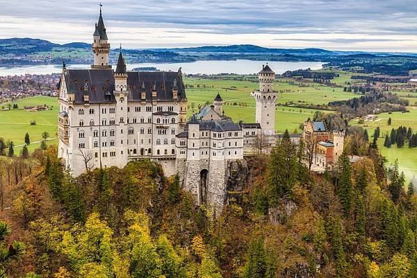 德國 真實版迪士尼新天鵝堡(Neuschwanstein Castle) 加米施小鎮 吃道地&quot;德式風味豬腳&quot;  ★目目愛旅行★