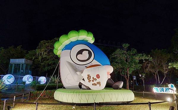 玩台南新營  魚頭君的遊樂場in南瀛綠都心 新營文化中心白色