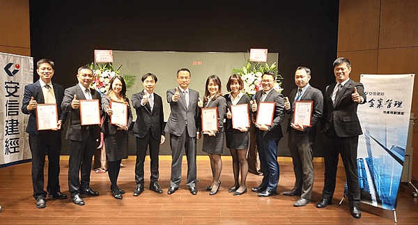 安信「危老推動師顧問團」坐鎮現場，以因應地主諮詢.png