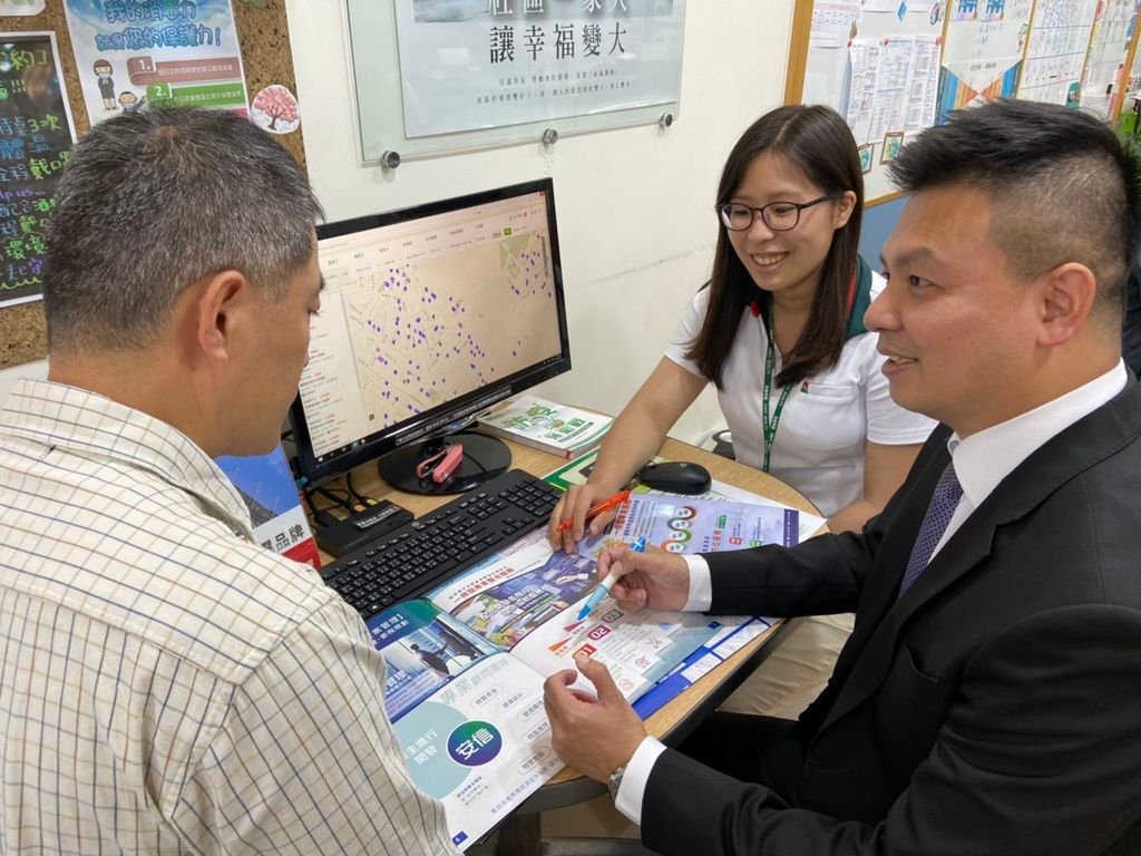 信義房屋六張犁店成立危老重建工作站，提供附近住戶免費諮詢.jpg