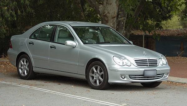 Mercedes-Benz_W203_2006.jpg