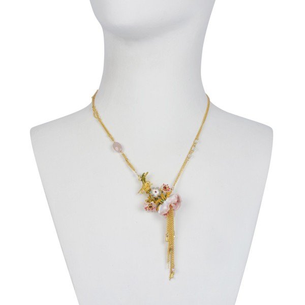 bouquet-of-cream-anemones-and-chains-necklace