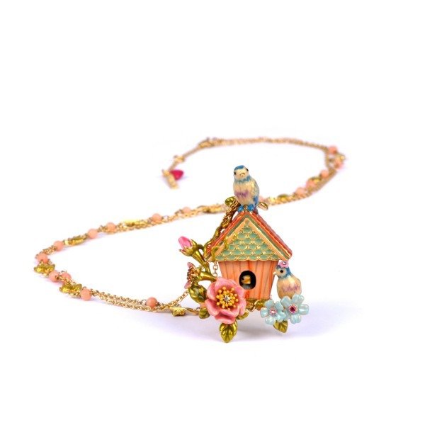 long-necklace-with-tit-on-its-shed