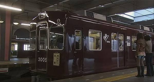 阪急電車到站.jpg