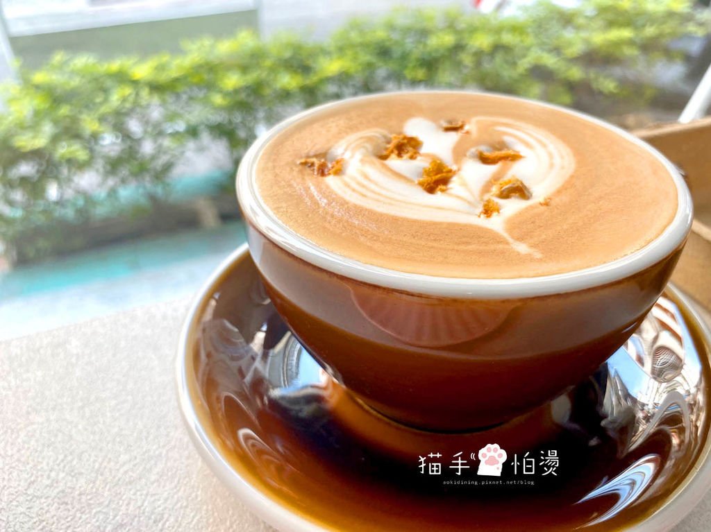 台中早午餐│咕嗼咖啡 The Good Mood Café 鬆餅雞蛋糕傻傻分不清 在夢幻白雲朵裡吃早午餐