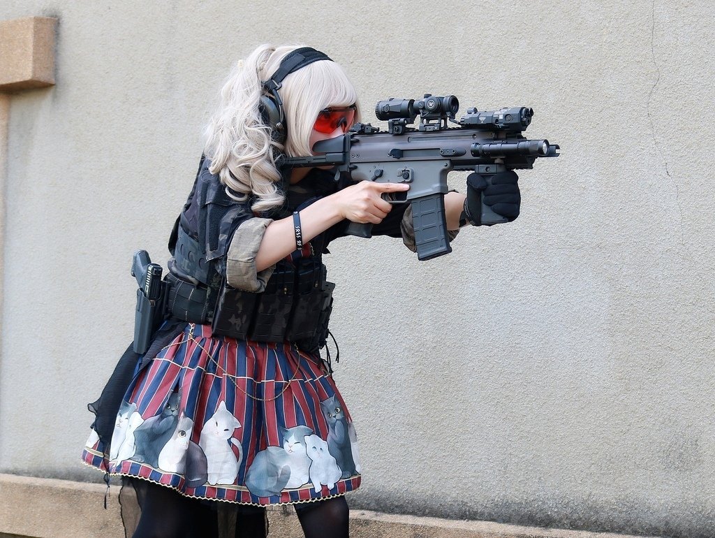 BOLT SCAR SC 戰術蘿 MCBK V5戰術背心 台灣軍武娘 AOR PINK Wiley X Saber Advanced 射擊.jpg