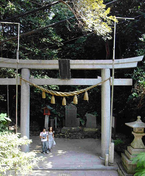 0152-打道回府，這是兒玉神社的鳥居，培說中了，這是為了祭祀曾任台灣總督的兒玉源太郎而建的呢.JPG