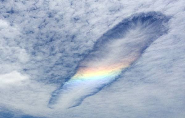 cloud-fallstreak-hole-punch-1_85545_990x742