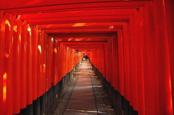 FushimiInari_Taisha_Corridor-of-Torii