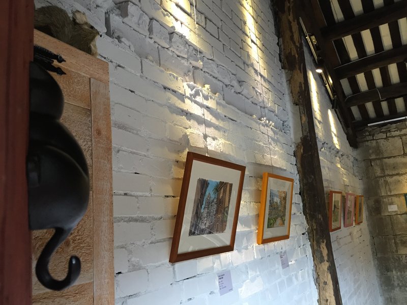 20150831-佈展 (11).jpg - 蘋果熊手繪創作展及繪畫教學