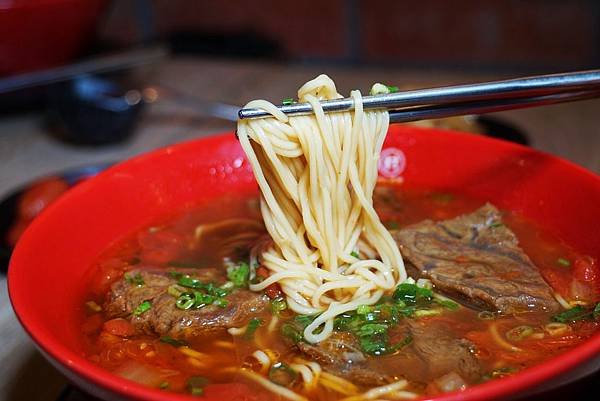 梅釀番茄牛肉麵3.jpg