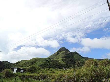 前面兩個小緩丘合起來叫屁股山