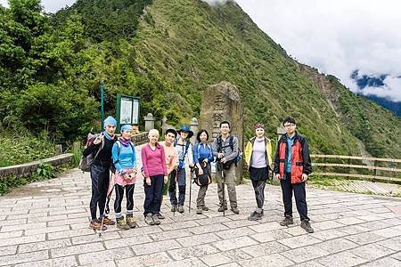 3:00PM又回到登山口囉~恍如隔世啊!!