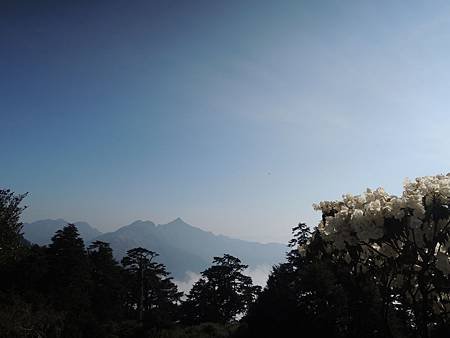 坐在山莊門口就可以看到的美景