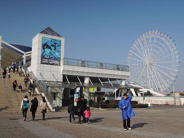 水族館分南北兩館，隔壁還有遊樂園