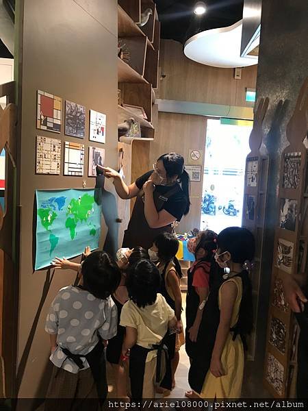 「新北景點」小盒子藝術教育二館-板橋區-新北市/皮特蒙德里安