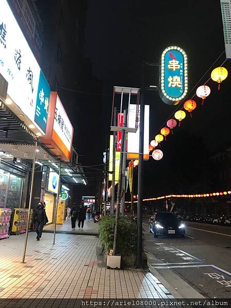 「台北美食」焦糖楓串燒漢方無烟撒粉-饒河街-松山區-台北市/